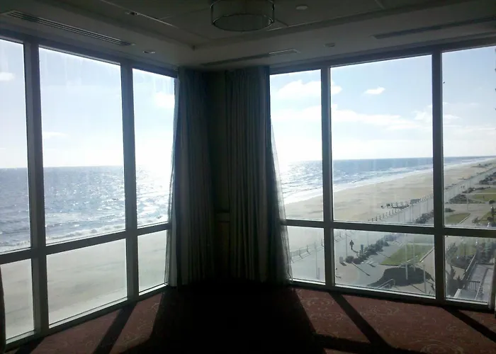 Beach hotel: Holiday Inn & Suites Virginia Beach - North Beach By Ihg